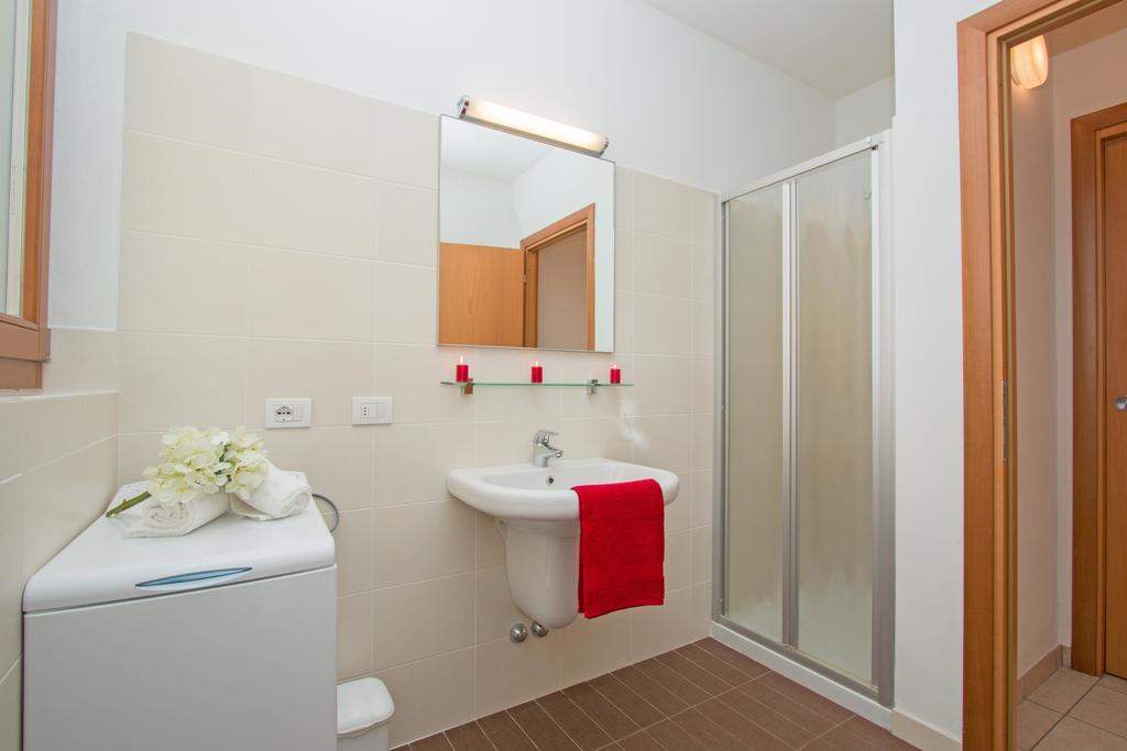 Benacus E4 Apartment By Wonderful Italy Сірміоне Екстер'єр фото